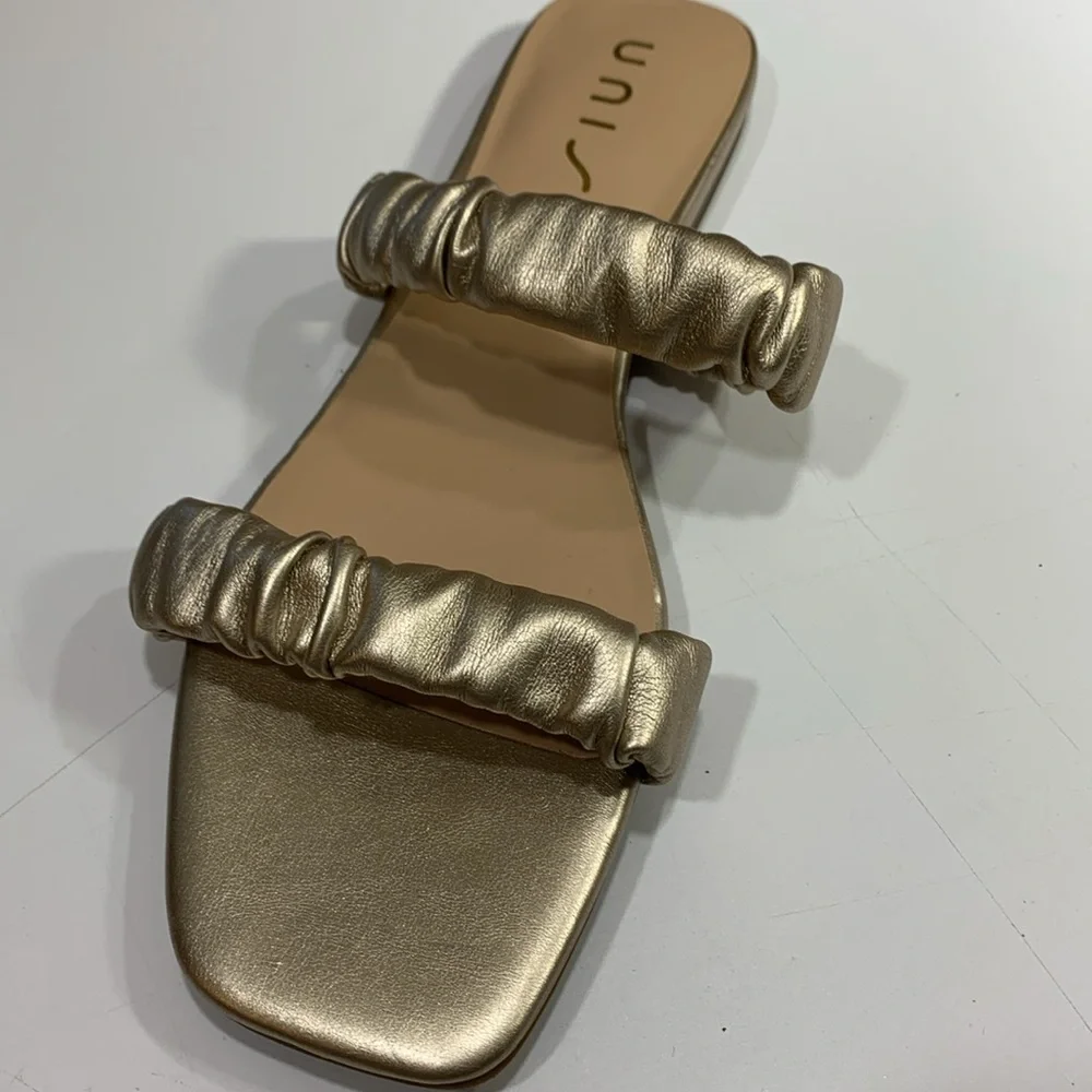 Unisa flats size 10